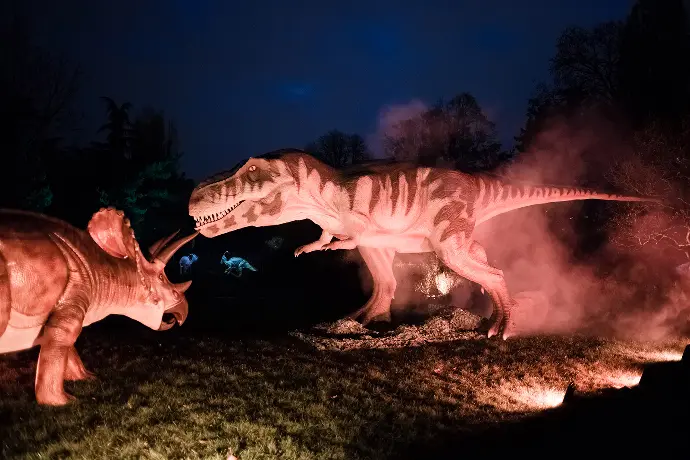 T-Rex vs Triceratops - Prehistoric Safari